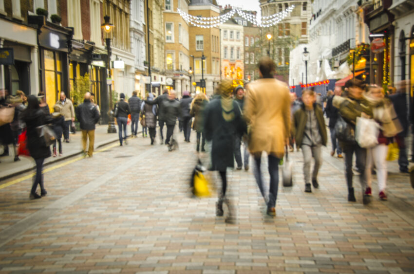 UK economic growth bounced back in January as the effects of the Omicron coronavirus variant began to ease, official figures show.